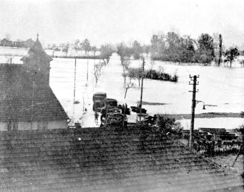 First crossing of the Moselle