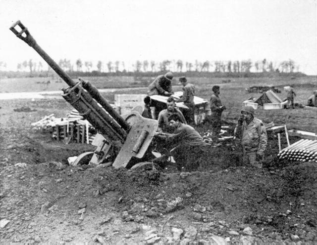 Russian gun captured by Germans, recaptured by Americans